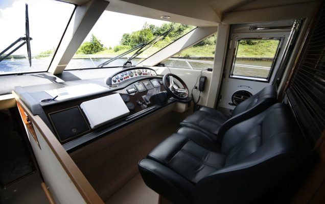 510867_yacht-deckhouse